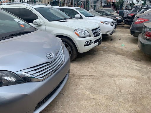 AUTO DEALER