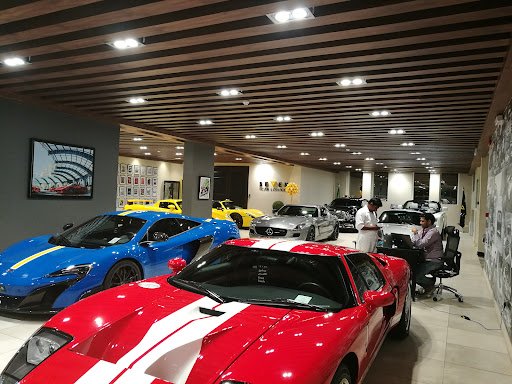 Seven Car Lounge