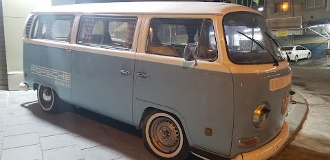 Avenue car
