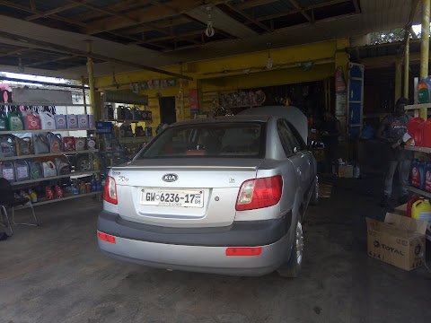 car dealer shop