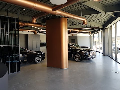 Hongqi Jordan / Akamas Automotive
